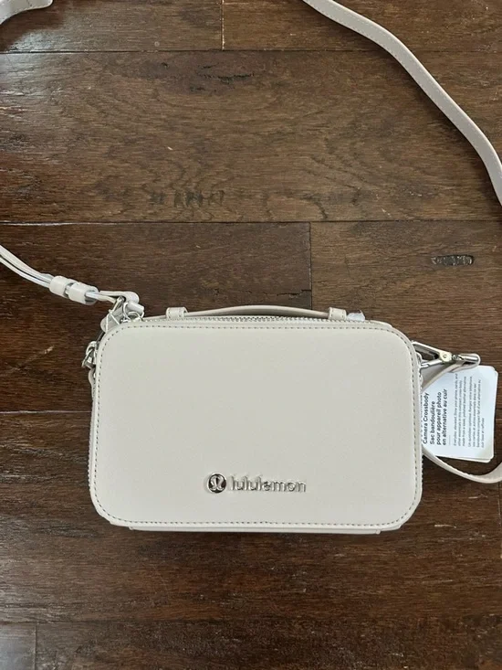 Lululemon Leather Alternative Camera
Crossbody Bag-Cashew NWT - Picture 6 of 16